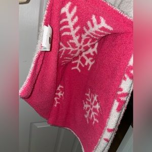 Nicole Miller Viral Hot Pink & White Throw NWT